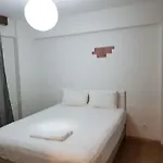 Deluxetaxim Apart